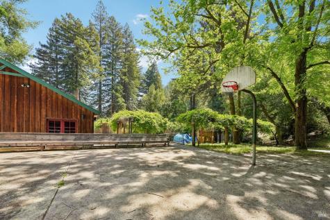 11688 Oak Road Forestville CA 95436