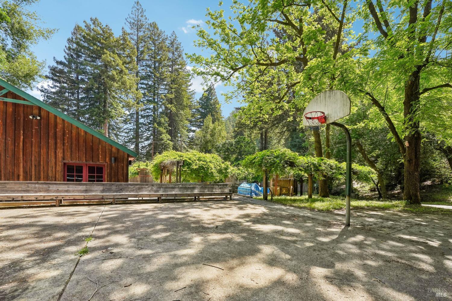 11688 Oak Road Forestville CA 95436