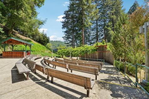 11688 Oak Road Forestville CA 95436