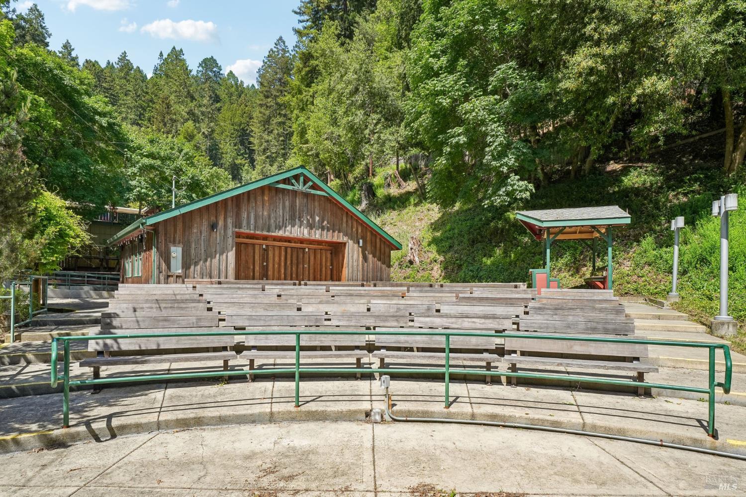 11688 Oak Road Forestville CA 95436
