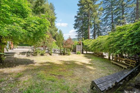 11688 Oak Road Forestville CA 95436