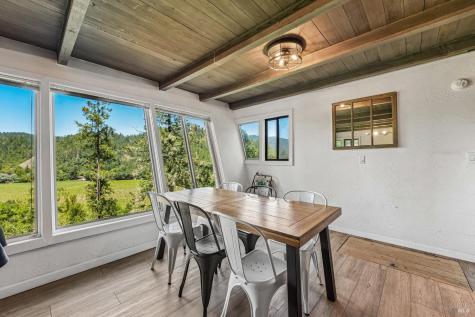 11688 Oak Road Forestville CA 95436