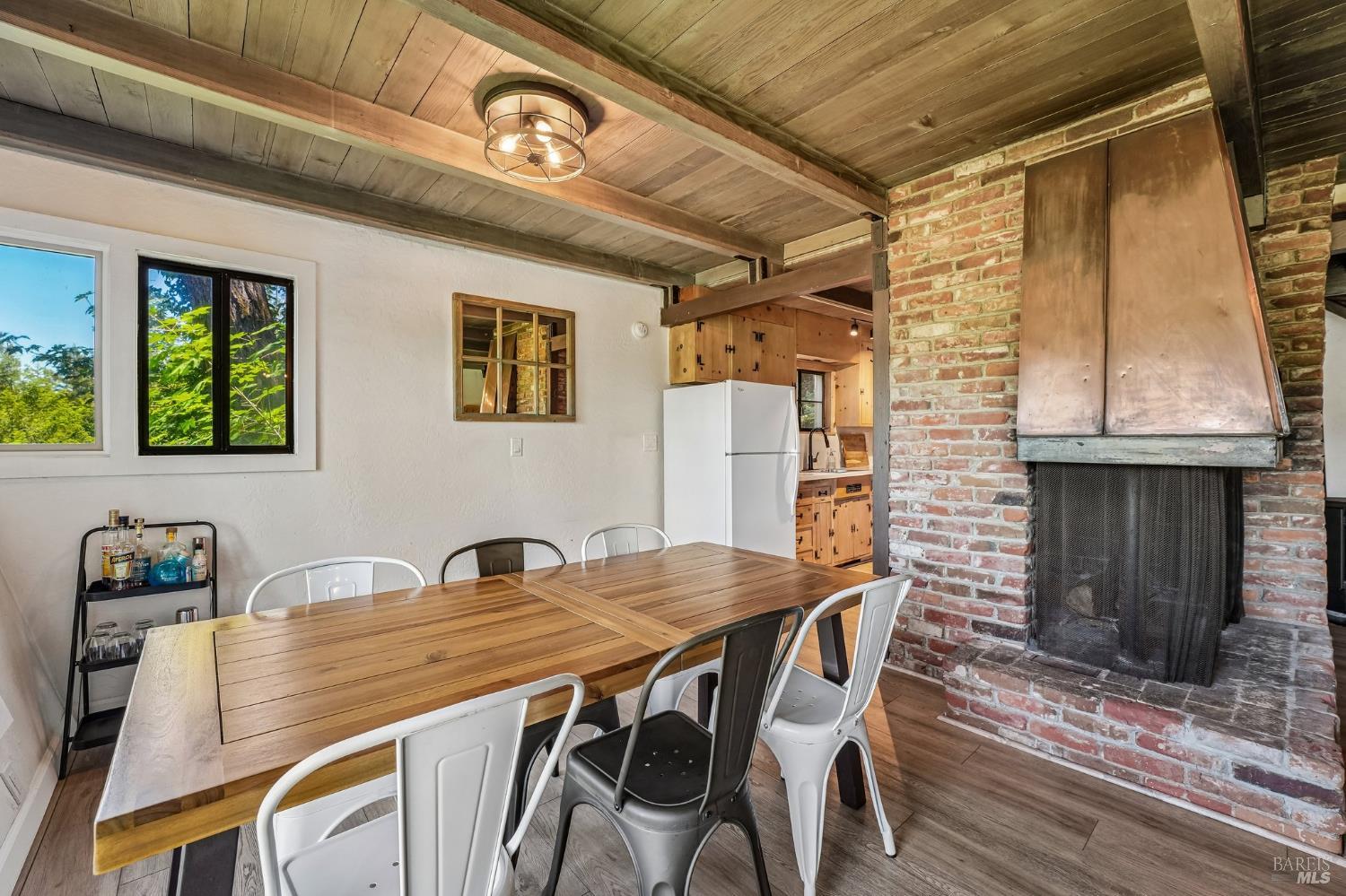 11688 Oak Road Forestville CA 95436