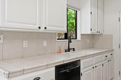 1263 Marian Way Petaluma CA 94954