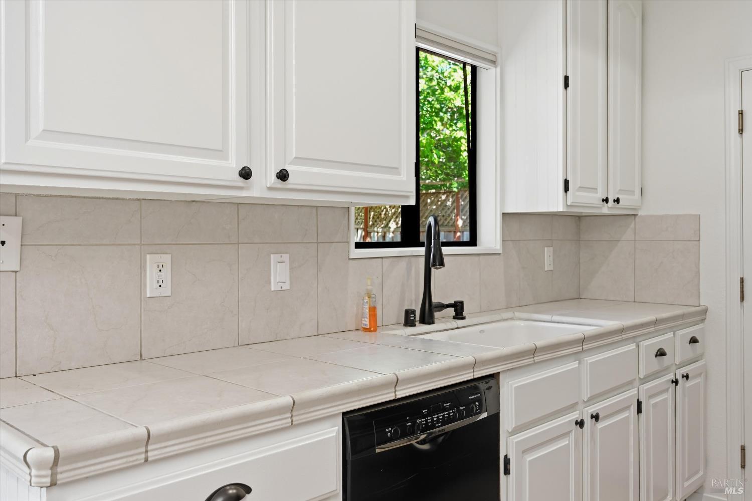 1263 Marian Way Petaluma CA 94954