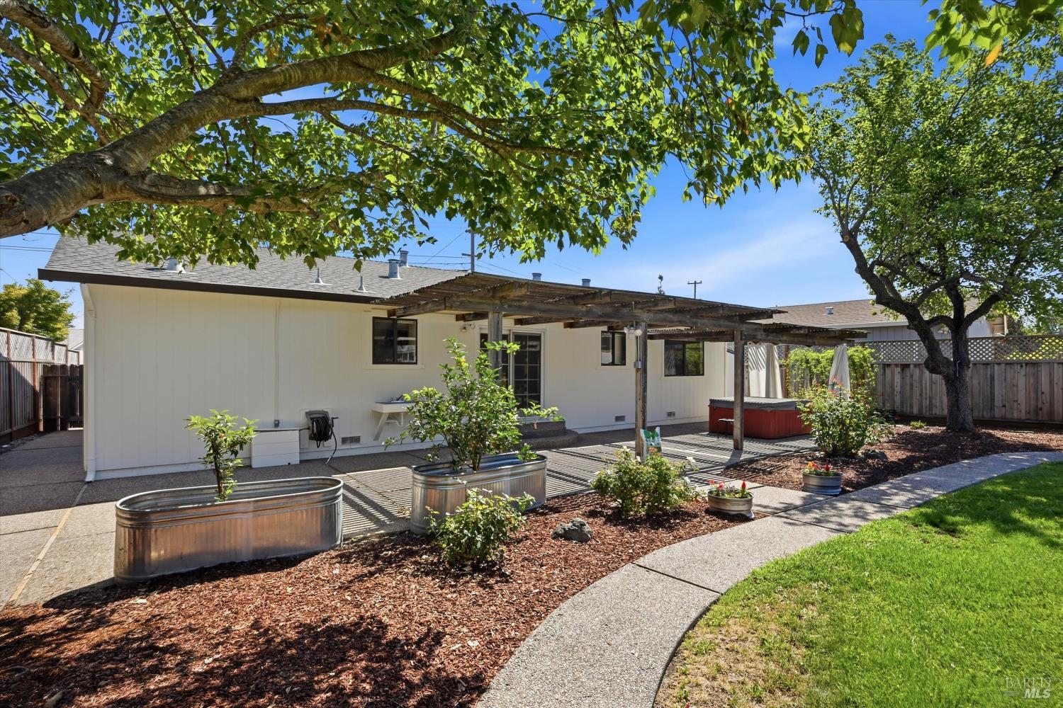 1263 Marian Way Petaluma CA 94954