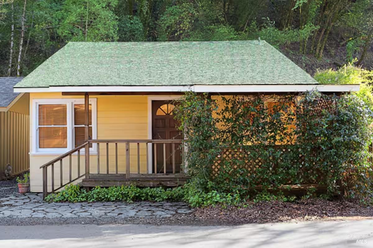 2167 Redwood Drive Healdsburg CA 95448