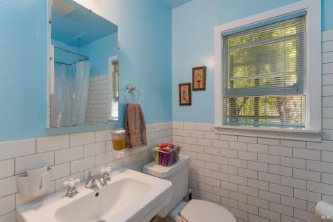 2167 Redwood Drive Healdsburg CA 95448