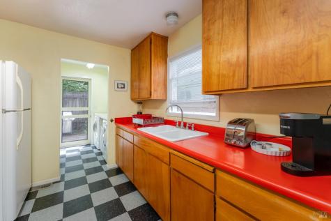 2167 Redwood Drive Healdsburg CA 95448