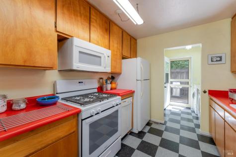2167 Redwood Drive Healdsburg CA 95448