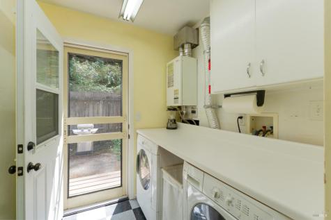2167 Redwood Drive Healdsburg CA 95448