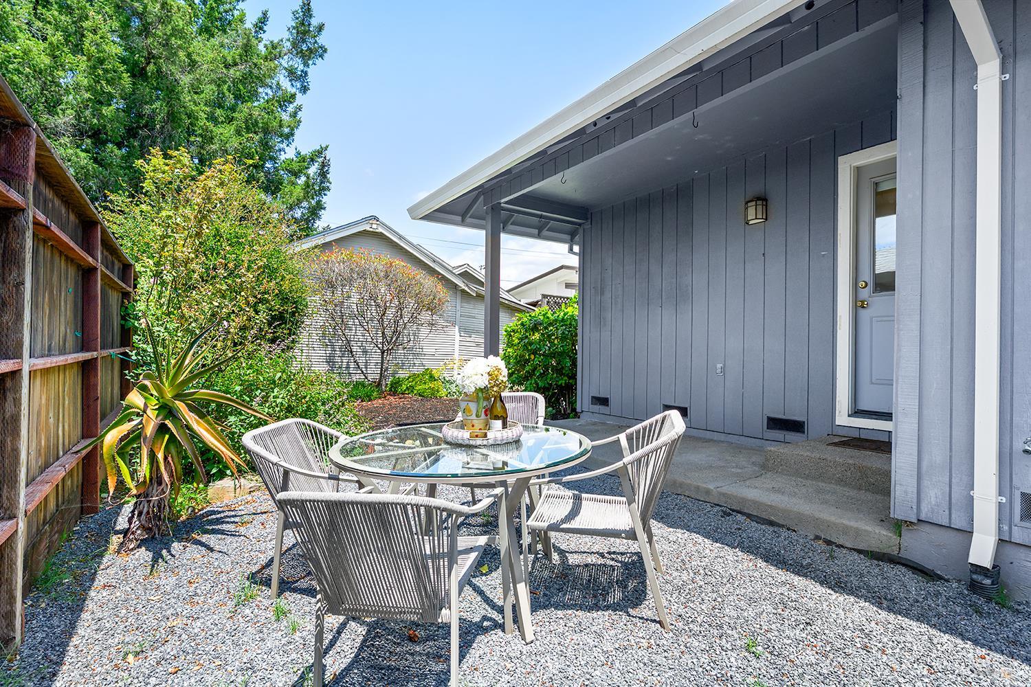 431-433 University Street Healdsburg CA 95448