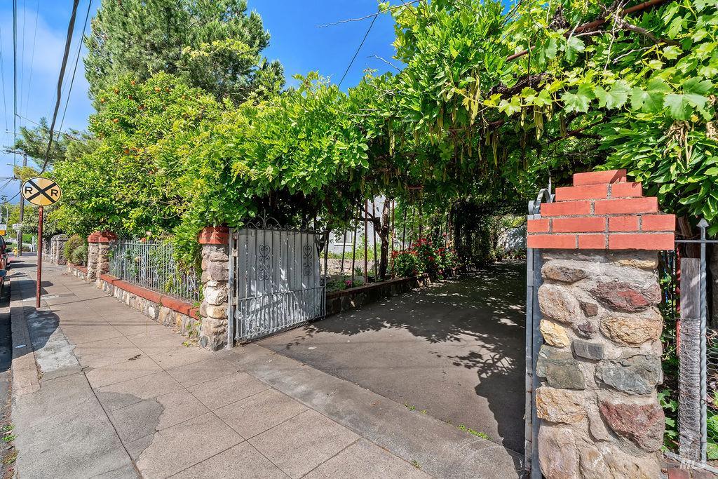 1034 Pope Street St. Helena CA 94574