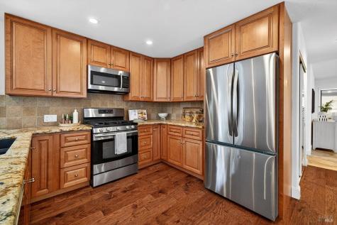 200 Redwood Circle Petaluma CA 94954