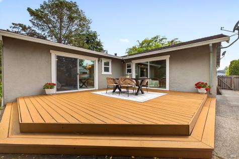 200 Redwood Circle Petaluma CA 94954