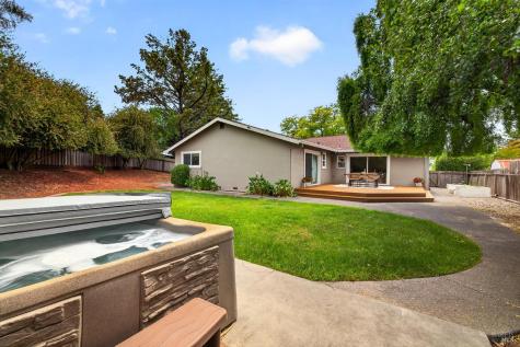 200 Redwood Circle Petaluma CA 94954