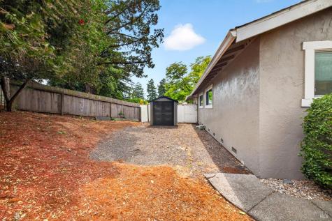 200 Redwood Circle Petaluma CA 94954