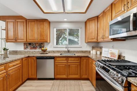 2322 So. Hampton Circle Santa Rosa CA 95401