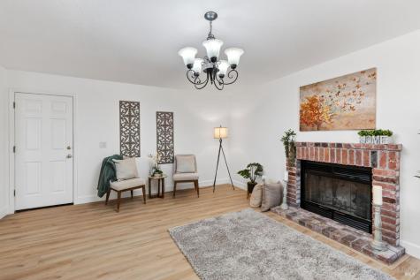 2322 So. Hampton Circle Santa Rosa CA 95401