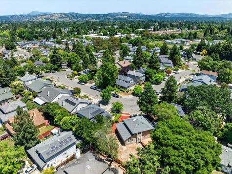 2322 So. Hampton Circle Santa Rosa CA 95401