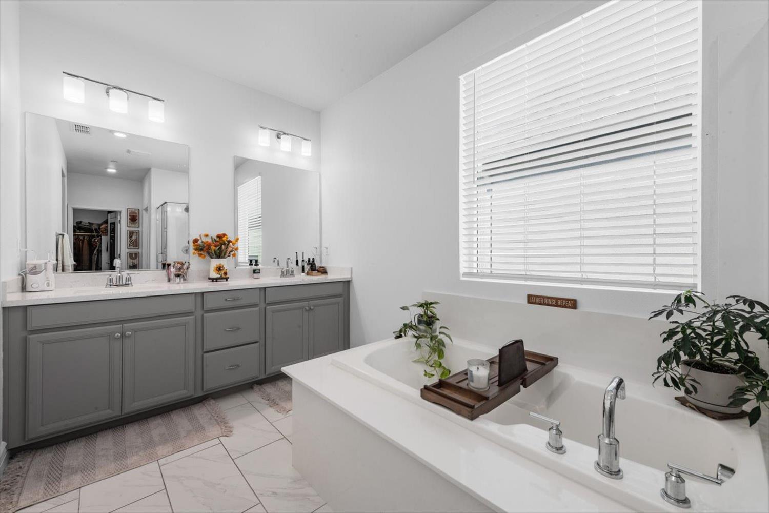 2717 N Cove Drive Sacramento CA 95833