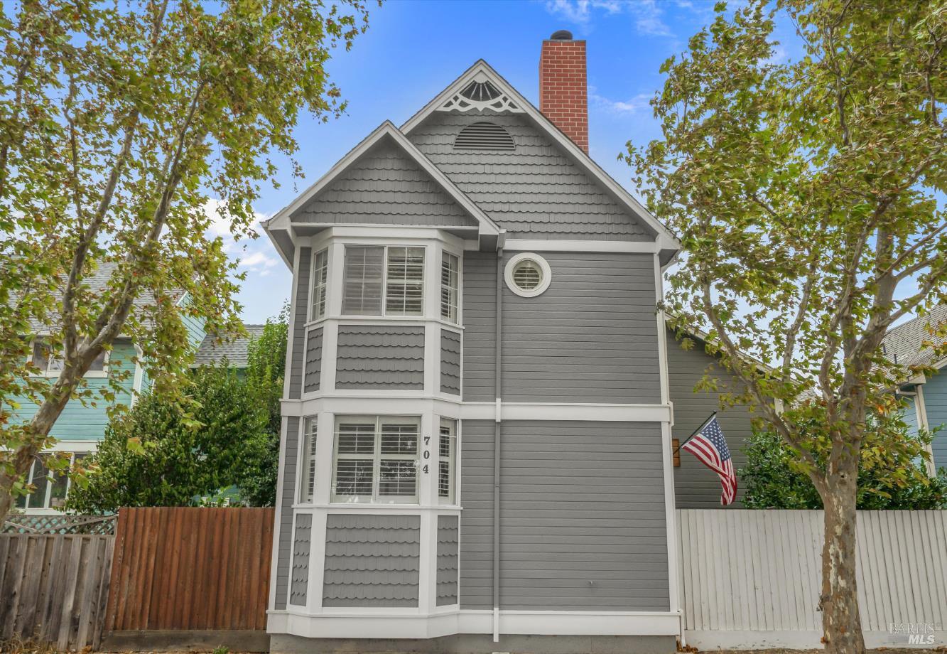 704 Almond Street Suisun City CA 94585