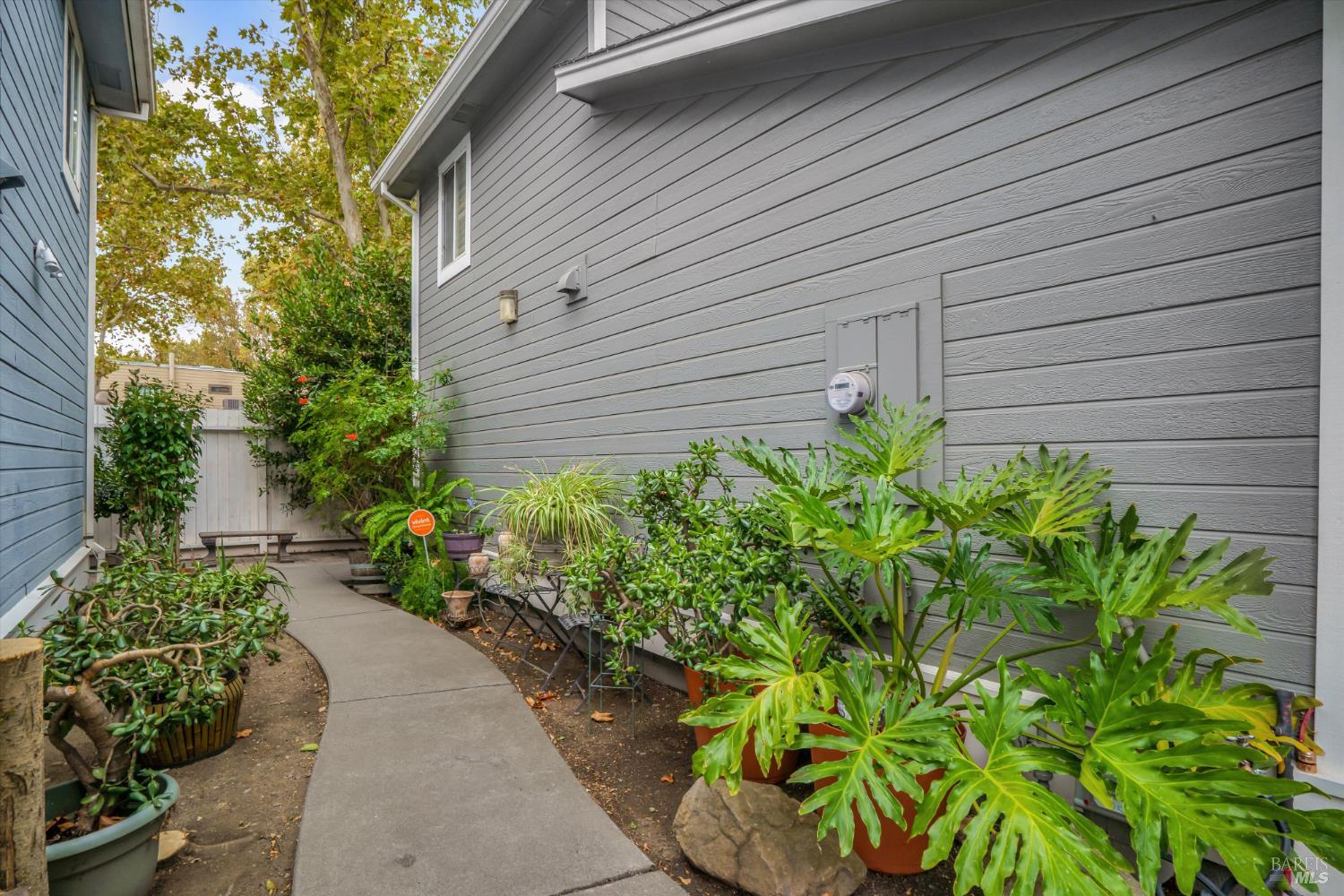 704 Almond Street Suisun City CA 94585