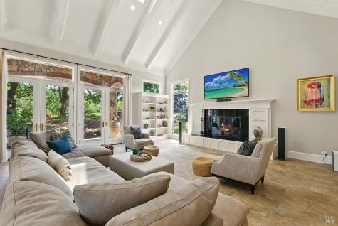 9988 Troon Court Windsor CA 95492