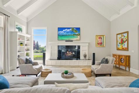 9988 Troon Court Windsor CA 95492