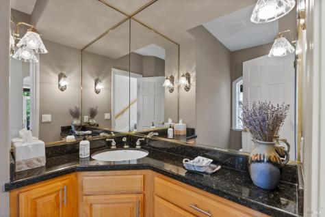 9988 Troon Court Windsor CA 95492