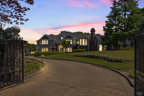 9988 Troon Court Windsor CA 95492