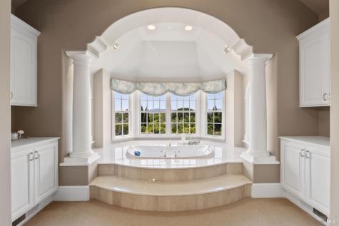 9988 Troon Court Windsor CA 95492