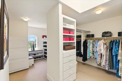 9988 Troon Court Windsor CA 95492
