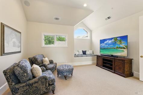 9988 Troon Court Windsor CA 95492