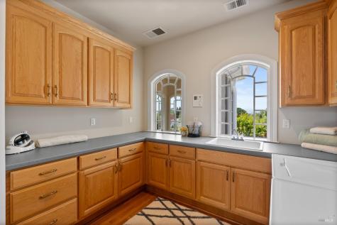 9988 Troon Court Windsor CA 95492