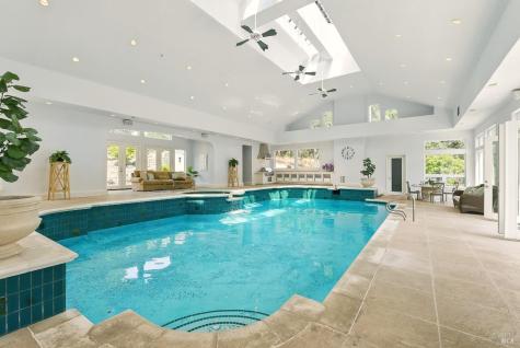 9988 Troon Court Windsor CA 95492