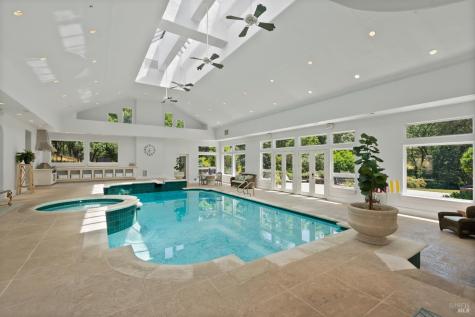 9988 Troon Court Windsor CA 95492