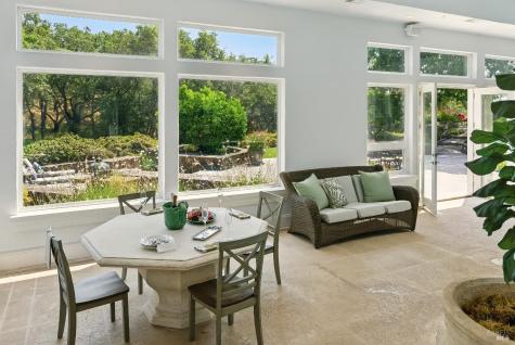 9988 Troon Court Windsor CA 95492