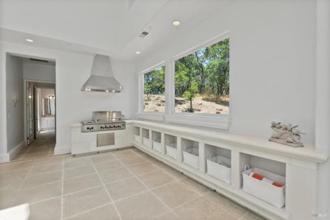 9988 Troon Court Windsor CA 95492