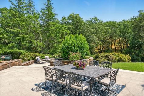 9988 Troon Court Windsor CA 95492