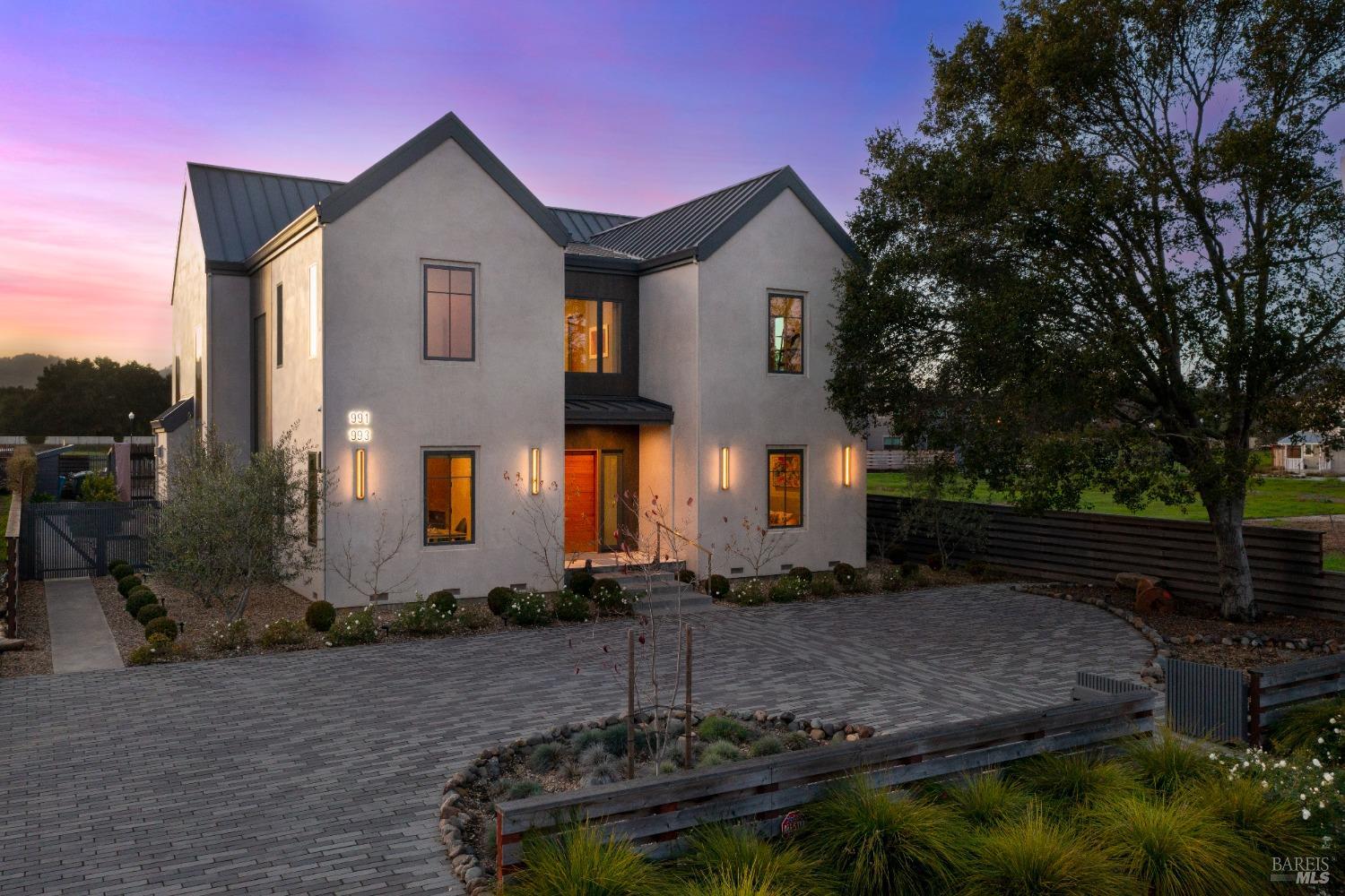991 Grove Street Healdsburg CA 95448