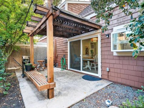2506 Lakeview Drive Santa Rosa CA 95405