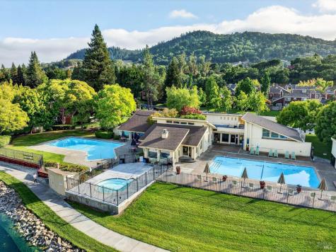 2506 Lakeview Drive Santa Rosa CA 95405