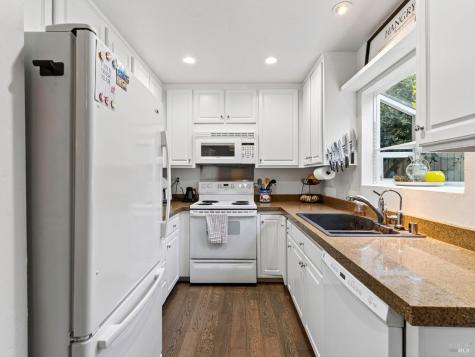 2506 Lakeview Drive Santa Rosa CA 95405