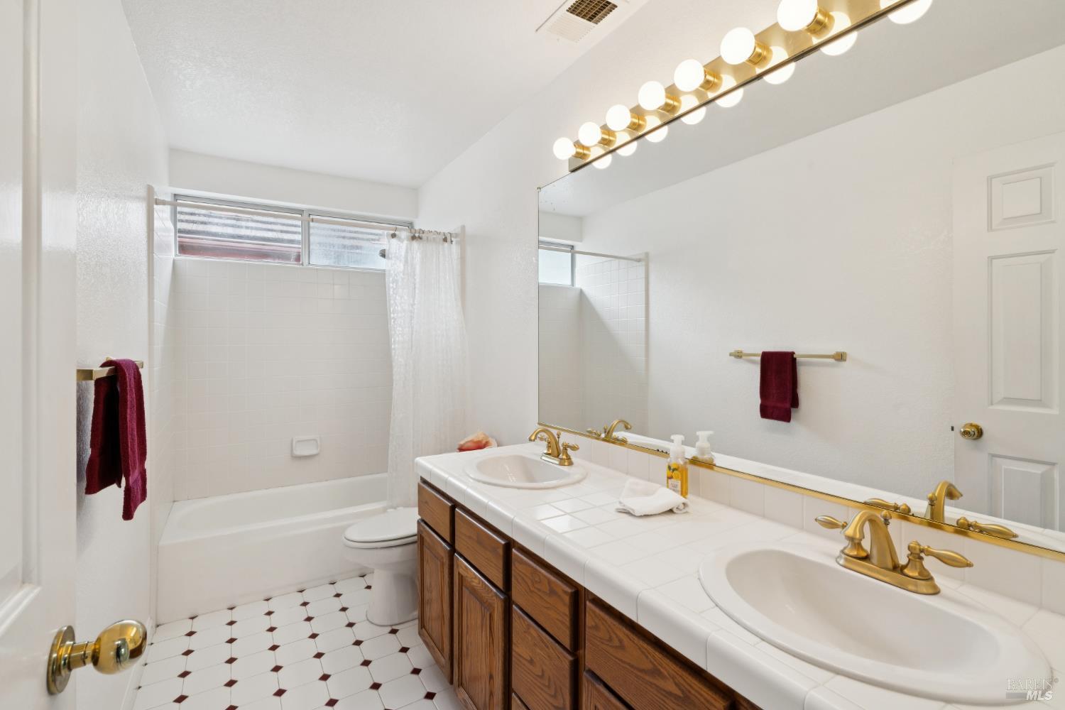 1804 Adobe Creek Drive Petaluma CA 94954