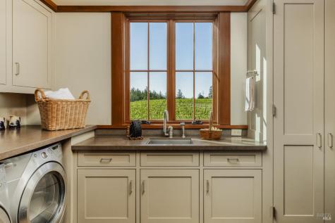 437 W Dry Creek Road Healdsburg CA 95448