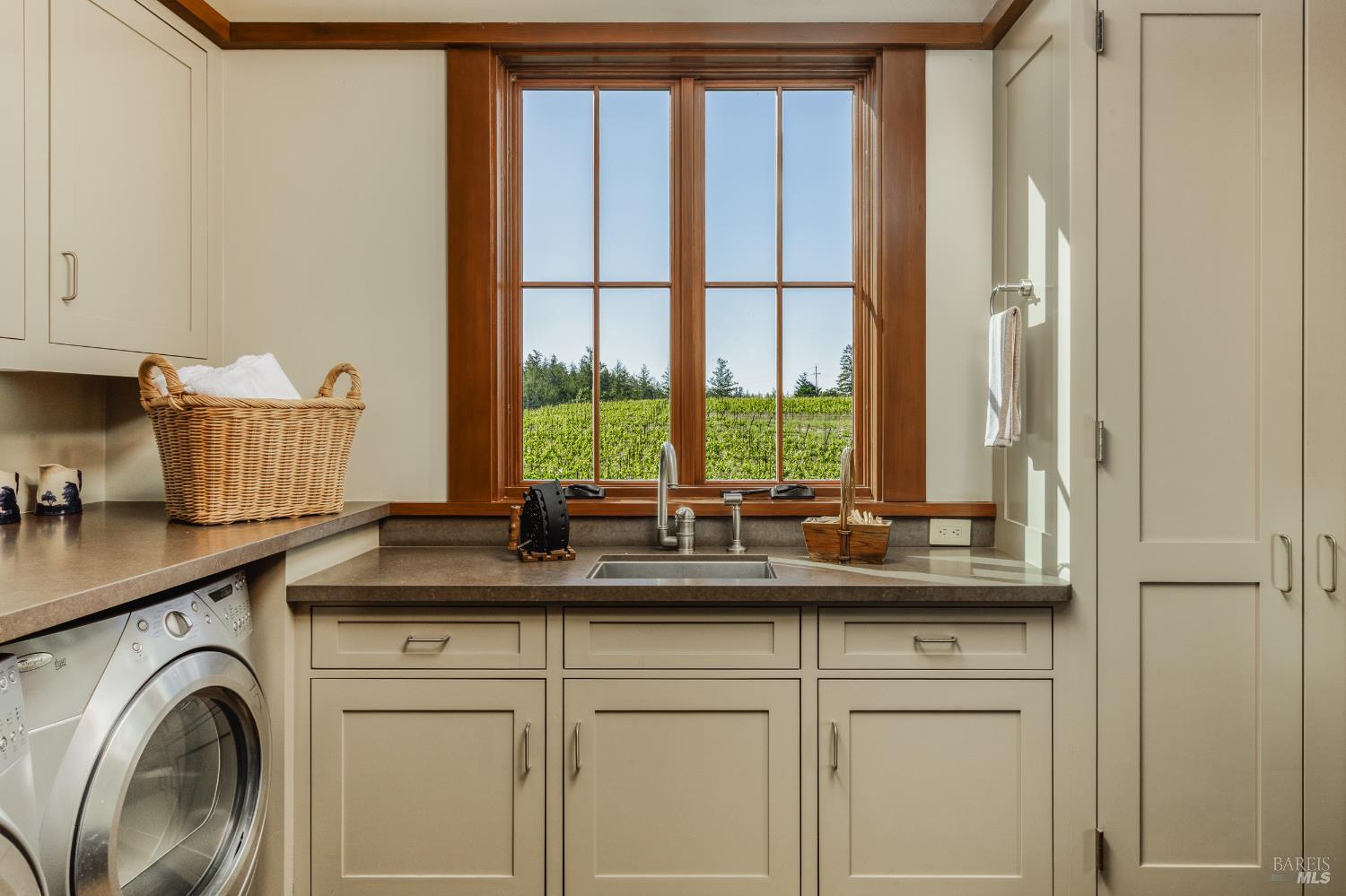 437 W Dry Creek Road Healdsburg CA 95448