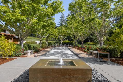 437 W Dry Creek Road Healdsburg CA 95448
