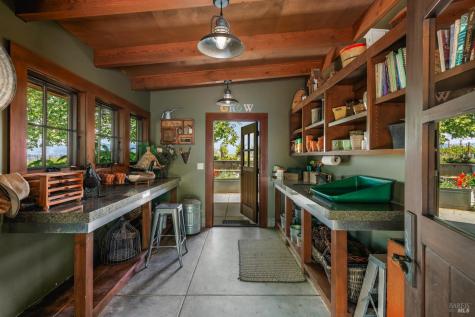 437 W Dry Creek Road Healdsburg CA 95448