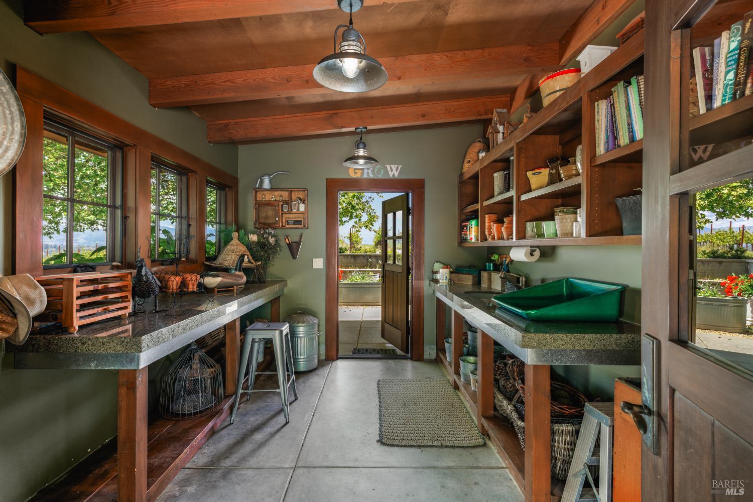 437 W Dry Creek Road Healdsburg CA 95448